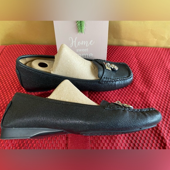 ⭐️Michael Kors Women's Black Loafers - Picture 5 of 15